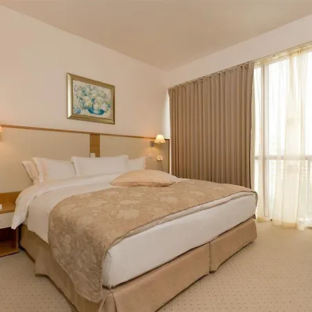Apollo - Ultra , Pools & Free Beach, Individual Ac In Every Hotel