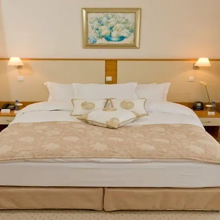 Apollo - Ultra , Pools & Free Beach, Individual Ac In Every Hotell Golden Sands