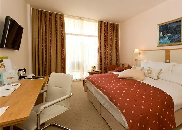 Apollo - , Indoor & Outdoor Pools & Individual Ac In Every Szálloda